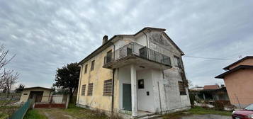 Casa indipendente con giardino