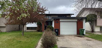 6513 N 49th Ave, Camrose, AB T4V 0P6
