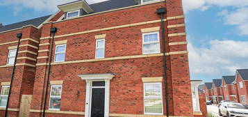 4 bed detached house to rent