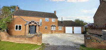 4 bed detached house for sale