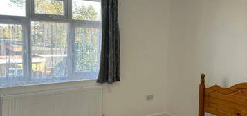 Flat to rent in Kenton Lane, Harrow HA3