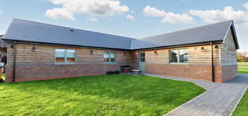 4 bed detached bungalow to rent