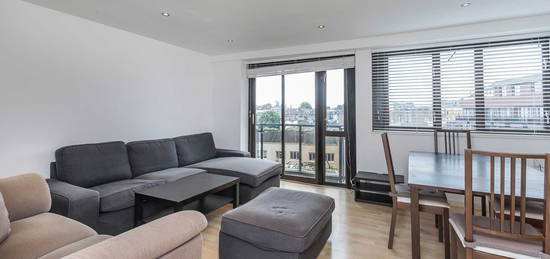 3 bed flat to rent