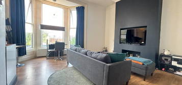 Flat to rent in King Henrys Road, London NW3