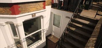 Flat to rent in The Terrace, Gravesend DA12