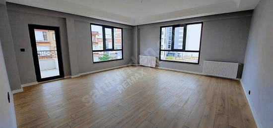 REMAXYALIDAN ÇAKIR TOWER SİTESİNDE SATILIK 4+1 DAİRE