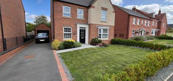 4 bedroom detached house to rent