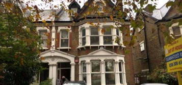 Flat to rent in Bromley Road, Catford, 2 SE6