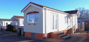 Mobile/park home for sale in Woodside Park Homes, Woodside, Luton, Bedfordshire LU1