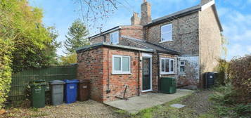 2 bedroom semi-detached house for sale