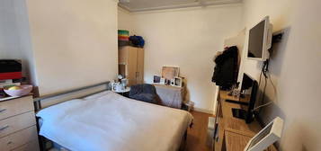 Room to rent in Allison Road, London N8