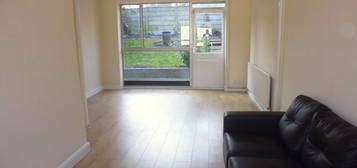 4 bed terraced house to rent