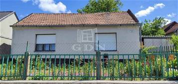 Pécsi családi ház eladó a Fürj utcában, 59 négyzetméteres