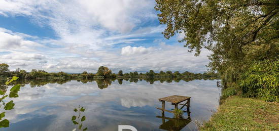 Pavillon de week-end vue imprenable sur les rives de Moselle, ponton bâteau, terrain de 918m²