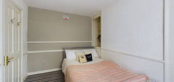 Maisonette to rent in Charles Street, Brighton BN2