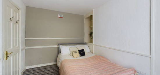 Maisonette to rent in Charles Street, Brighton BN2