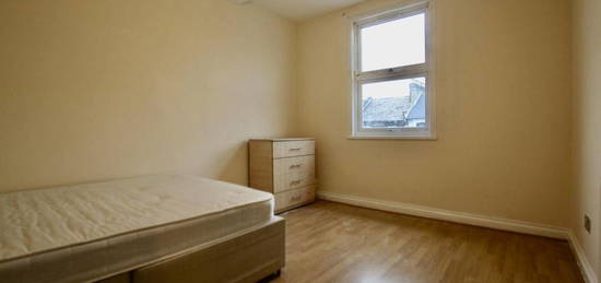 3 bed flat to rent