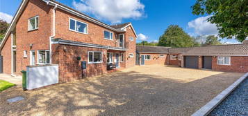 4 bed detached house for sale