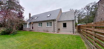 5 bed detached house to rent