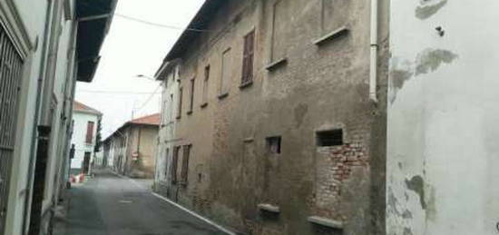 Casale/cascina all'asta in via Larga, 17