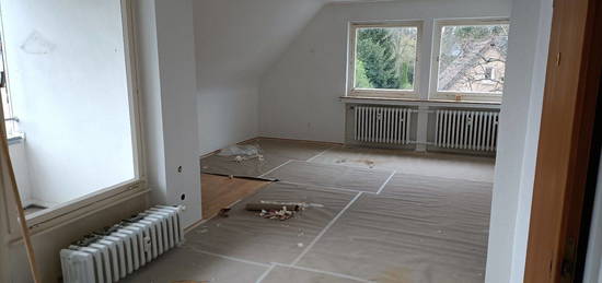 Helle Dachgeschosswohnung 54 qm in Dreiparteienhaus nahe Zentrum