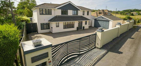 5 bedroom detached house