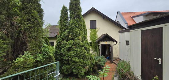 ++SENSATIONELLER Ausblick ++ Einfamilienhaus mit großem Potential in Grünem Paradies + 6 Zimmer + 2 Balkone + Garten 516m² ++