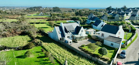 Plogoff, maison de 177m2  Idéale grande famille ou meublé de tourisme idéalement située.