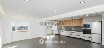 Apartamento T2, totalmente remodelado, em Queluz