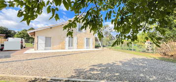 A LOUER MAISON DE TYPE 4 AVEC  JARDIN - SECTEUR BOURG SUR GIRONDE