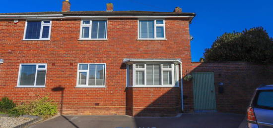 3 bed semi-detached house for sale