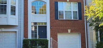 4166 Zinnia Ln, Fairfax, VA 22030