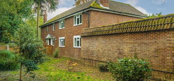 Flat for sale in Peveril Drive, Teddington TW11