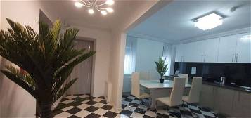Freundliche und modernisierte 2-Raum-Wohnung mit Balkon und Einbauküche in Coburg