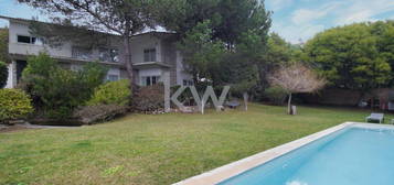 Moradia T4 com Jardim e Piscina para arrendamento junto ao Golf do Est