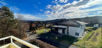 HELLE Single Wohnung mit Balkon