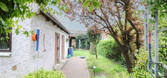 Zuhause gestalten: Renovierungsbedürftiges RMH mit Garten und massivem Schuppen in Vorstadtlage