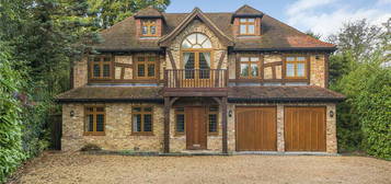 6 bedroom detached house