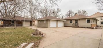 104 S Sycamore Ave, Sioux Falls, SD 57110