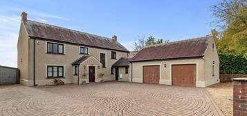 4 bed detached house for sale