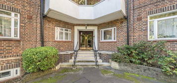 Flat for sale in Kingston Hill, Kingston Upon Thames KT2