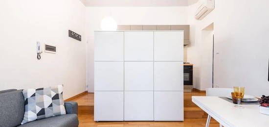 Studio meublé  à louer, 1 pièce, 25 m², Étage 2/–