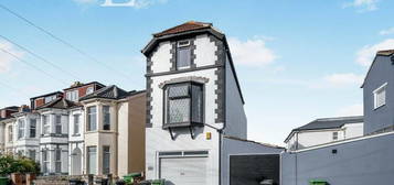 3 bedroom detached house