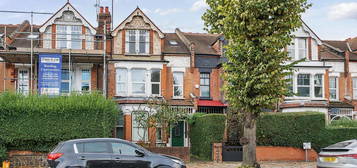 Flat for sale in High Road, London N20