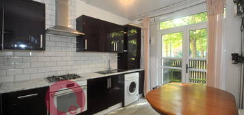 Flat to rent in Brecknock Road, Tufnell Park N19