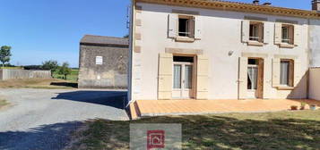 Ancien corps de ferme avec maison d'habitation, garages et bâtiments sur plus de 5 ha