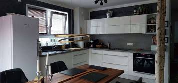 schöne gelegene helle 4-Zimmer-Wohnung mit offener Wohnküche in Friedrichsdorf/D
