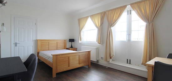 Studio to rent in Kings Road, Brighton BN1