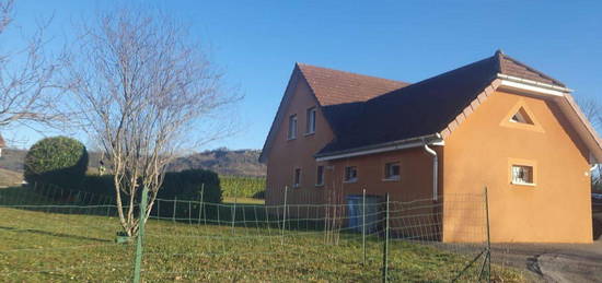 Domblans, jolie maison vue dégagée sur Château Chalon