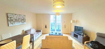 Flat to rent in Mary's Court, Palgrave Gardens, Regents Park NW1